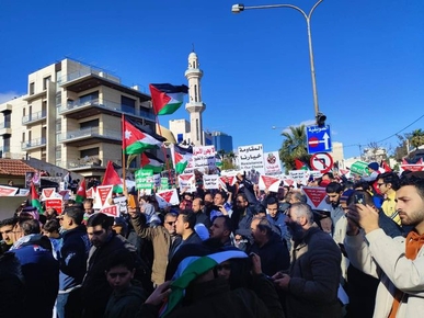 آلاف الأردنيين يشاركون في وقفات ومسيرات حاشدة رفضا لاستمرار العدوان على الشعب الفلسطيني