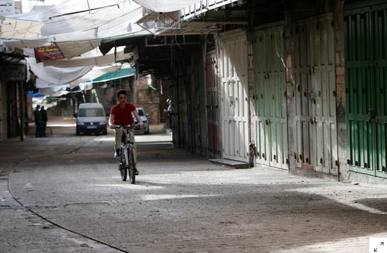 إضراب شامل في الأراضي الفلسطينية بعد سقوط قتلى في مظاهرات يوم الأرض إضراب شامل في الأراضي الفلسطينية بعد سقوط قتلى في مظاهرات يوم الأرض