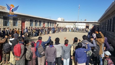 صنعاء.. وقفات طلابية في مناخة تنديدا بالعدوان الأمريكي البريطاني على اليمن