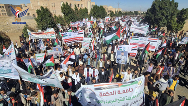 مسيرة لطلاب الجامعات والمعاهد في ذمار تنديدا بالعدوان الأمريكي البريطاني