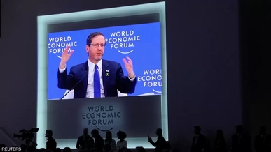 شكوى جنائية في سويسرا ضد رئيس الكيان الصهيوني المشارك بـ”دافوس”