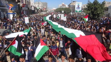 مسيرة طلابية بذمار تنديد بالعدوان الأمريكي البريطاني