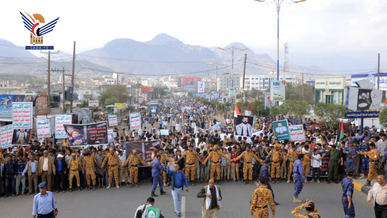 مسيرة طلابية بتعز تضامناً مع الشعب الفلسطيني وتنديداً بالجرائم الصهيونية