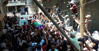 فلسطين تودع رزان النجار في جنازة مهيبة فلسطين تودع رزان النجار في جنازة مهيبة