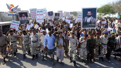 مسيرة حاشدة في الصليف بالحديدة لإعلان النفير لمواجهة العدوان الأمريكي البريطاني