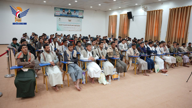 الرازحي يطلع على الأنشطة التي يتلقاها طلاب مدارس البدر بمركز الشباب للتدريب