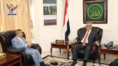 الدكتور بن حبتور يطلع على نشاط وزارة الخارجية