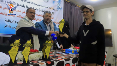 المؤيدي يُكرم التشكيليين والتشكيليات المشاركين في معرض “طوفان الأقصى”