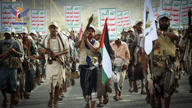 عرض لخريجي الدفعة الثانية من دورات “طوفان الأقصى” في مقبنة بتعز