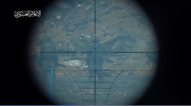 “كتائب القسام” توثق تحركات ضابط صهيوني قبل قنصه