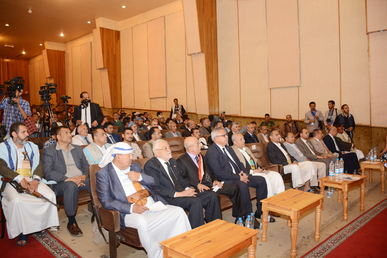 حكومة الإنقاذ تنظم حفلا خطابيا وفنيا بمناسبة العيد الـ ٥٧ لثورة الـ ٢٦ من سبتمبر حكومة الإنقاذ تنظم حفلا خطابيا وفنيا بمناسبة العيد الـ ٥٧ لثورة الـ ٢٦ من سبتمبر