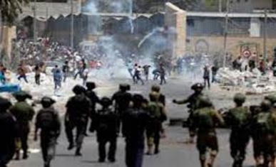 اصابات خلال اقتحام مئات المستوطنين مقام يوسف والاحتلال يعتقل 11 فلسطينيا