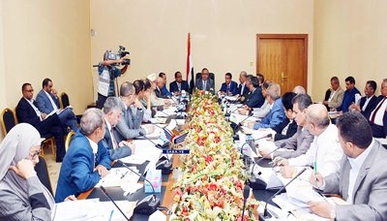 مجلس الوزراء يشيد بالعملية الهجومية للقوات البحرية على تمركز الغزاة بميناء المخا مجلس الوزراء يشيد بالعملية الهجومية للقوات البحرية على تمركز الغزاة بميناء المخا