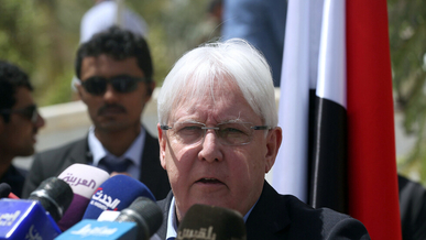 غريفيث يبحث مع مسؤول إيراني وقف إطلاق النار في اليمن غريفيث يبحث مع مسؤول إيراني وقف إطلاق النار في اليمن