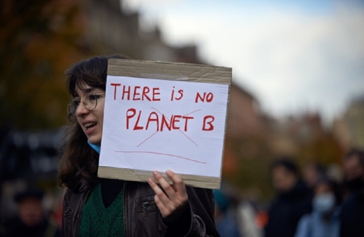 سنغافورة: العالم يتجه نحو انتقال فوضوي إلى ما بعد عصر الهيمنة الأمريكية
