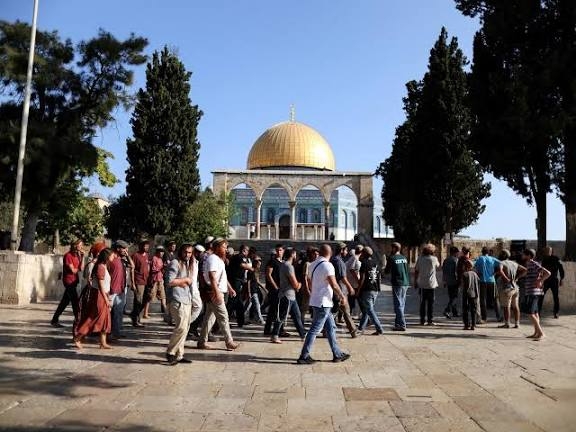 مستوطنون صهاينة يقتحمون المسجد الأقصى