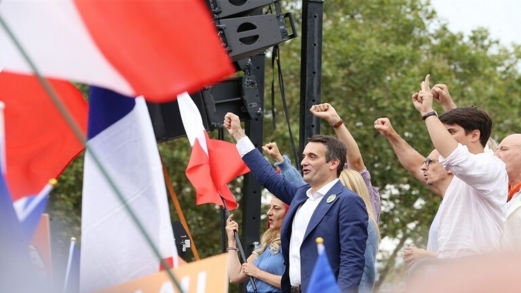 مظاهرة في باريس تندد بإرسال الأسلحة والأموال لكييف وتدعو للخروج من "الناتو"