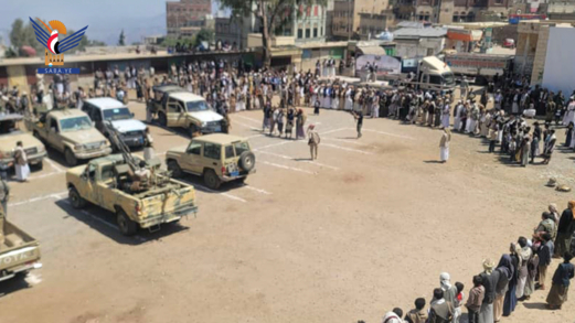 وقفة قبلية مسلحة بمناخة تأكيدًا على الجهوزية لإنهاء العدوان والحصار