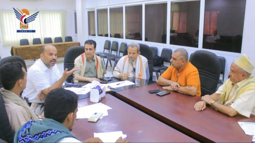 اجتماع بالحديدة يناقش آلية دعم صناعة وتسويق الأقمشة المحلية والملابس القطنية