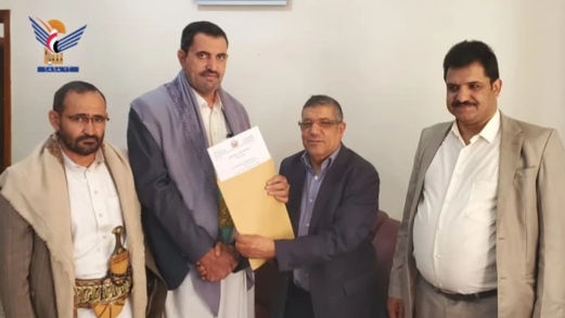 مكافحة الفساد تتسلم إقراري أمين عام هيئة رفع المظالم بمكتب الرئاسة ومدير الشكاوى