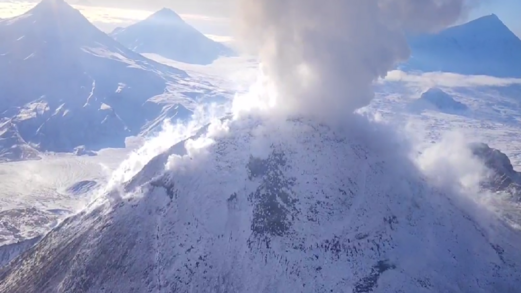 كامتشاتكا الروسية تسجل 44 هزة ارتدادية وتحذيرات من ثوران بركان كليوتشفسكوي