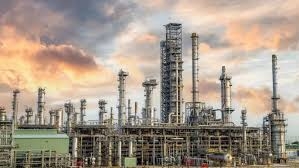 النفط يواصل الانخفاض بعد اتفاق العراق وإقليم كردستان على استئناف الصادرات