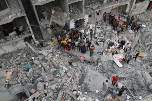 حماس تطالب بمغادرة المواقف الخجولة والضغط لوقف العدوان الصهيوني