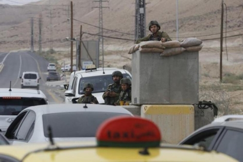 بعد إغلاق لساعات.. العدو الإسرائيلي يعيد فتح حواجز أريحا