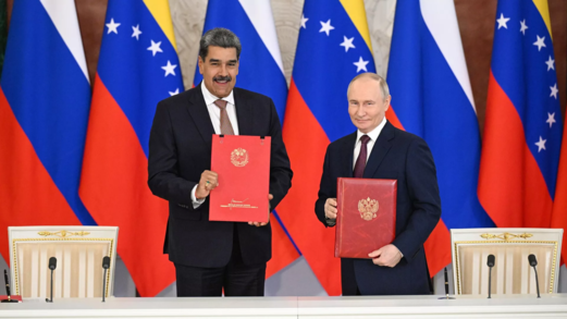 مادورو يوقع اتفاقية الشراكة الاستراتيجية بين فنزويلا وروسيا مادورو يوقع اتفاقية الشراكة الاستراتيجية بين فنزويلا وروسيا
