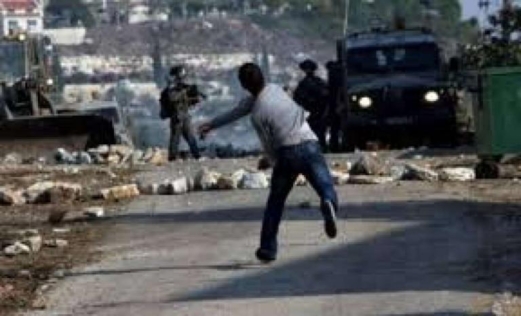 العدو الصهيوني يقتحم مخيم الفوار جنوب الخليل