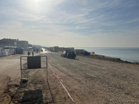 برنامج أممي: الظروف الشتوية بغزة تسارع من تآكل السواحل وتهدد ملاجئ النازحين