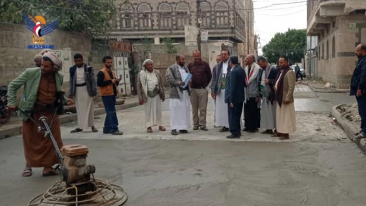 أمين العاصمة يتفقد العمل بمشروع تأهيل وترميم بعض شوارع حي الأمناء أمين العاصمة يتفقد العمل بمشروع تأهيل وترميم بعض شوارع حي الأمناء