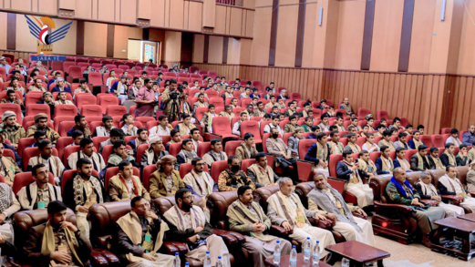 وزير الشباب يكرم الخريجين من طلاب كلية البدر للقرآن الكريم