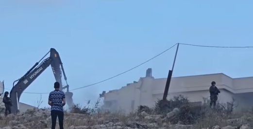 العدو الإسرائيلي يهدم منزلين في رام الله وبيت لحم