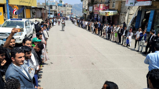 مسيرات ووقفات في المحافظات الحُرة تنديدًا بجرائم الإبادة والتجويع في غزة​ 