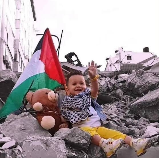 حماس: الطفل الفلسطيني يعيش واقعًا مأساويًا بفعل جرائم العدو الصهيوني 