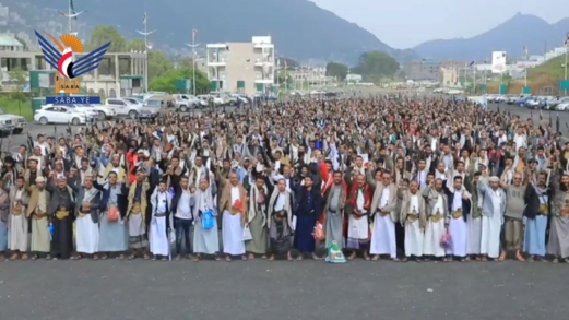 أبناء إب يحتشدون تأييدًا لإعلان القوات المسلحة حظر الملاحة البحرية على العدو السعودي