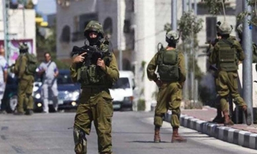 العدو الإسرائيلي يداهم عدة منازل في نابلس.. ويقتحم مخيم العزة شمال بيت لحم