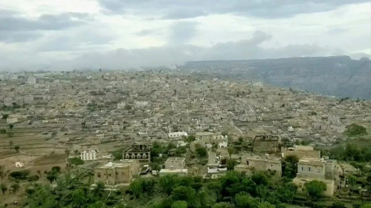 الحجرية خارج "فخ" المناطقية