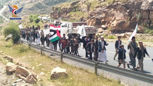 مسير لخريجي دورات طوفان الأقصى بمديرية الرجم في المحويت