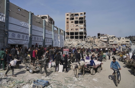 "الأونروا" تحذر من كارثة غذائية وانهيار صحي في غزة