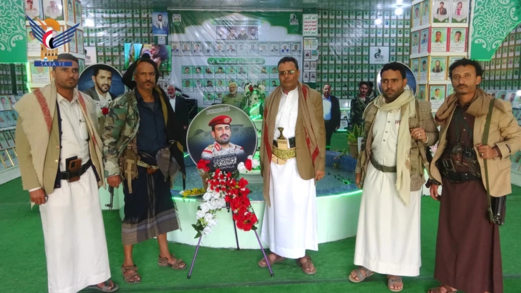 قيادة ومنتسبو مكتب الضرائب بإب يزورون معرض الشهداء بجامعة إب