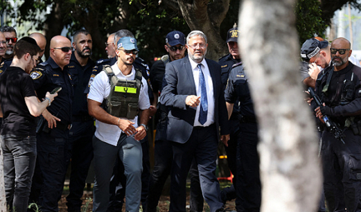 مئات المستوطنين يقتحمون "مقام يوسف" شرق نابلس