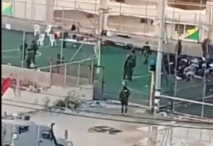 العدو الاسرائيلي يعتقل عشرات الفلسطينيين في بلدة بيت أمر شمال الخليل