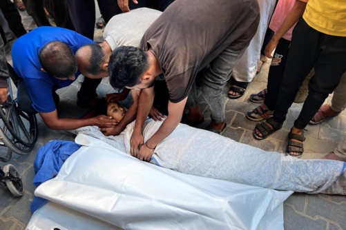 26 شهيدًا في مجزرتين ارتكبها العدو الصهيوني في غزة وسط عجز عن انتشال الضحايا