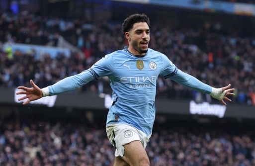 أول أهداف مرموش بقميص مانشستر سيتي "لوب" من فوق رأس حارس المرمى