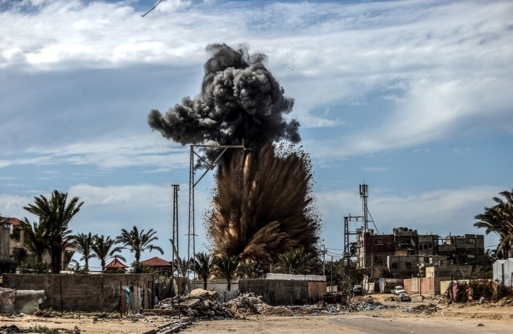 شهداء وجرحى بقصف مدفعي إسرائيلي وتحذيرات من توقف خدمات الطوارئ