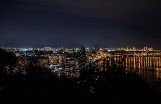 صفارات الإنذار تدوي في جميع أنحاء أوكرانيا بالتزامن مع انفجارات عنيفة في كييف وأدويسا وخاركوف