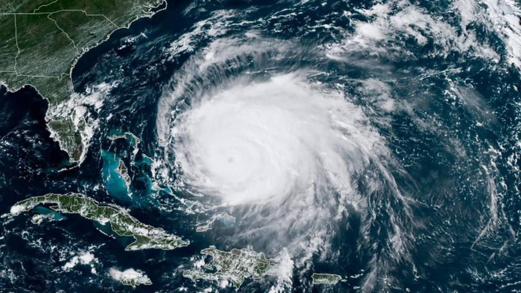 المكسيك تستعد لوصول إعصار "جون" من الفئة الثالثة