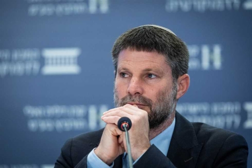 الوزير الصهيوني سموتريتش ينسحب من قاعة مؤتمر بعد مهاجمته من قبل الحضور